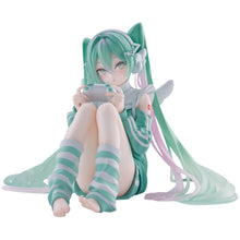 Load image into Gallery viewer, Banpresto - Hatsune Miku - Hatsune Miku Holiday Memories - Game Collectible Figure
